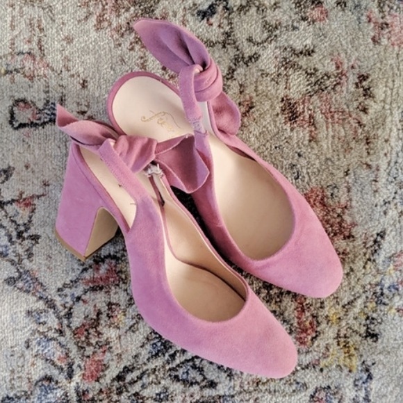 Free People Shoes - Free people Dazzle Pink Suede Bow Pump